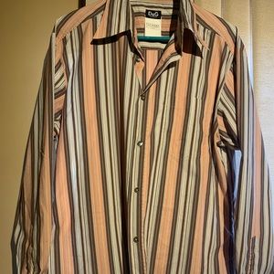 D & G men button shirt. It’s a size medium in good condition